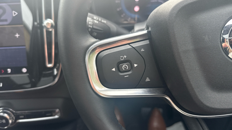 Volvo XC40 2.0 B3P Ultra Dark 5dr Auto Petrol Estate